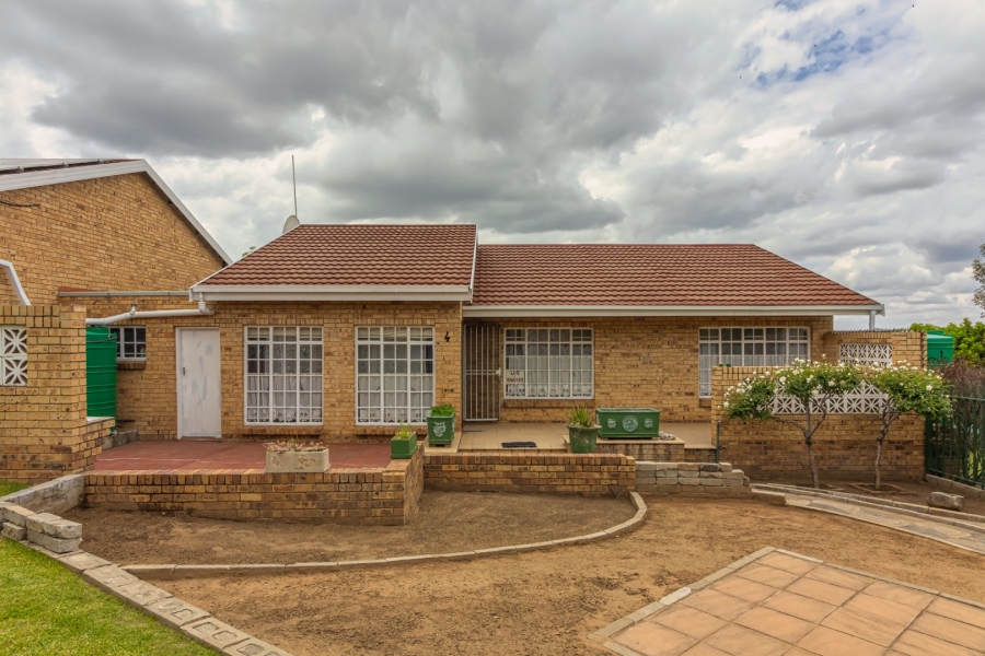 3 Bedroom Property for Sale in Uitsig Free State